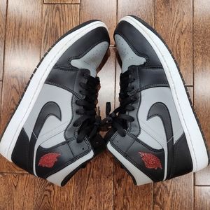 Nike Air Jordan 1 mid